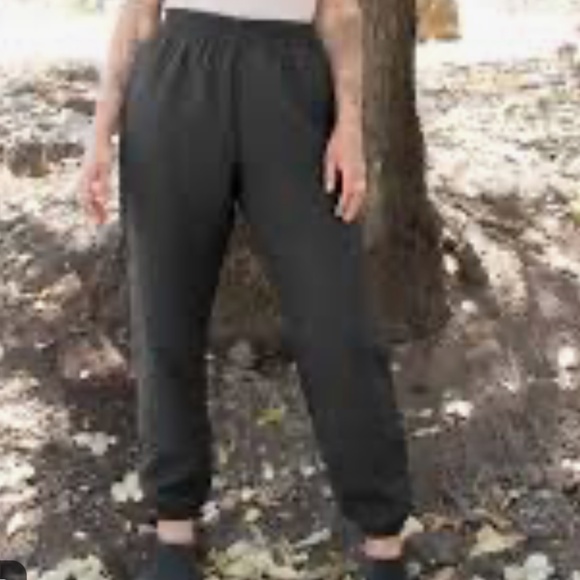Curator SF Quilty Joggers in Black - Picture 1 of 4